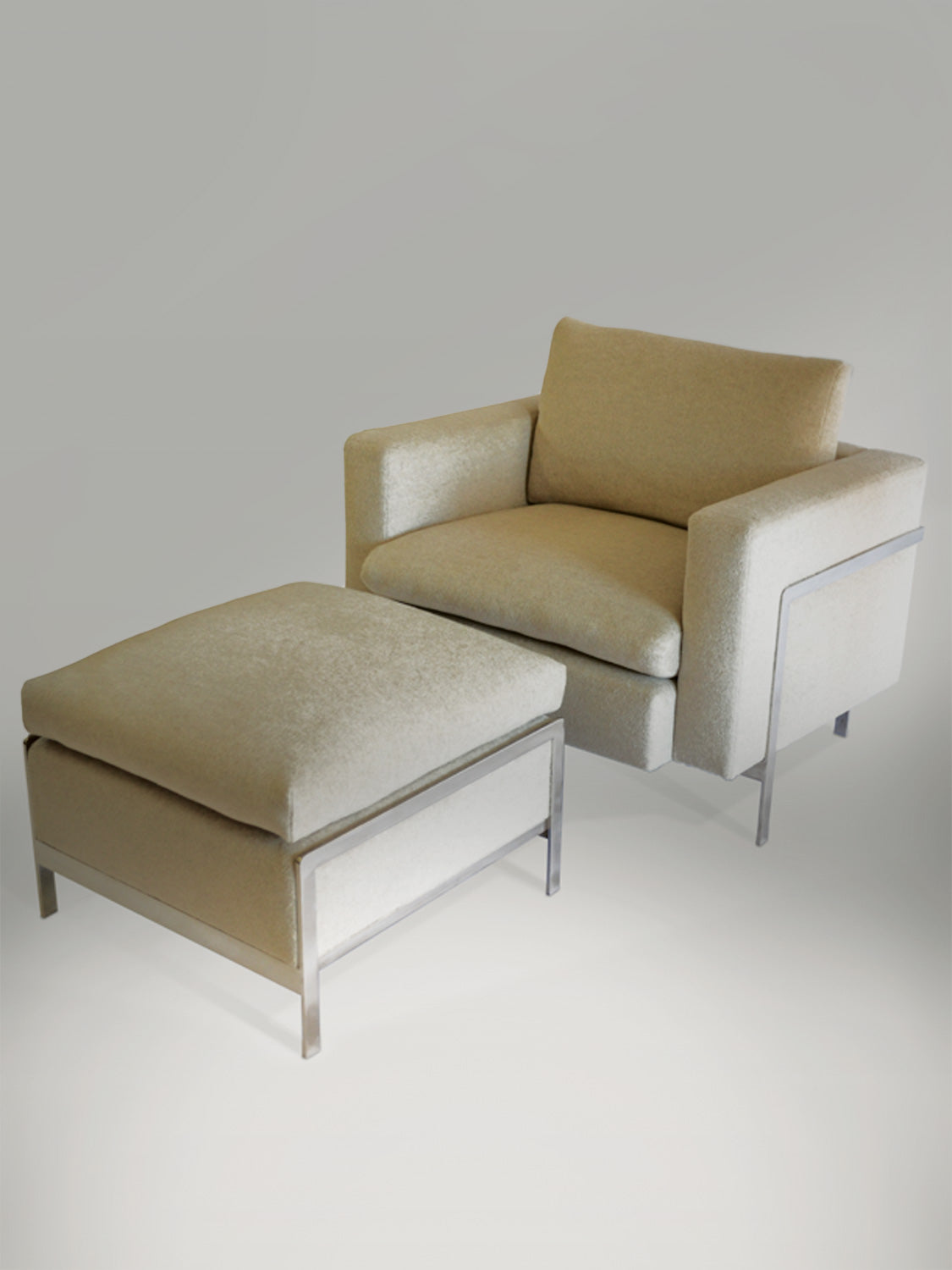 Classic Lounge Chair