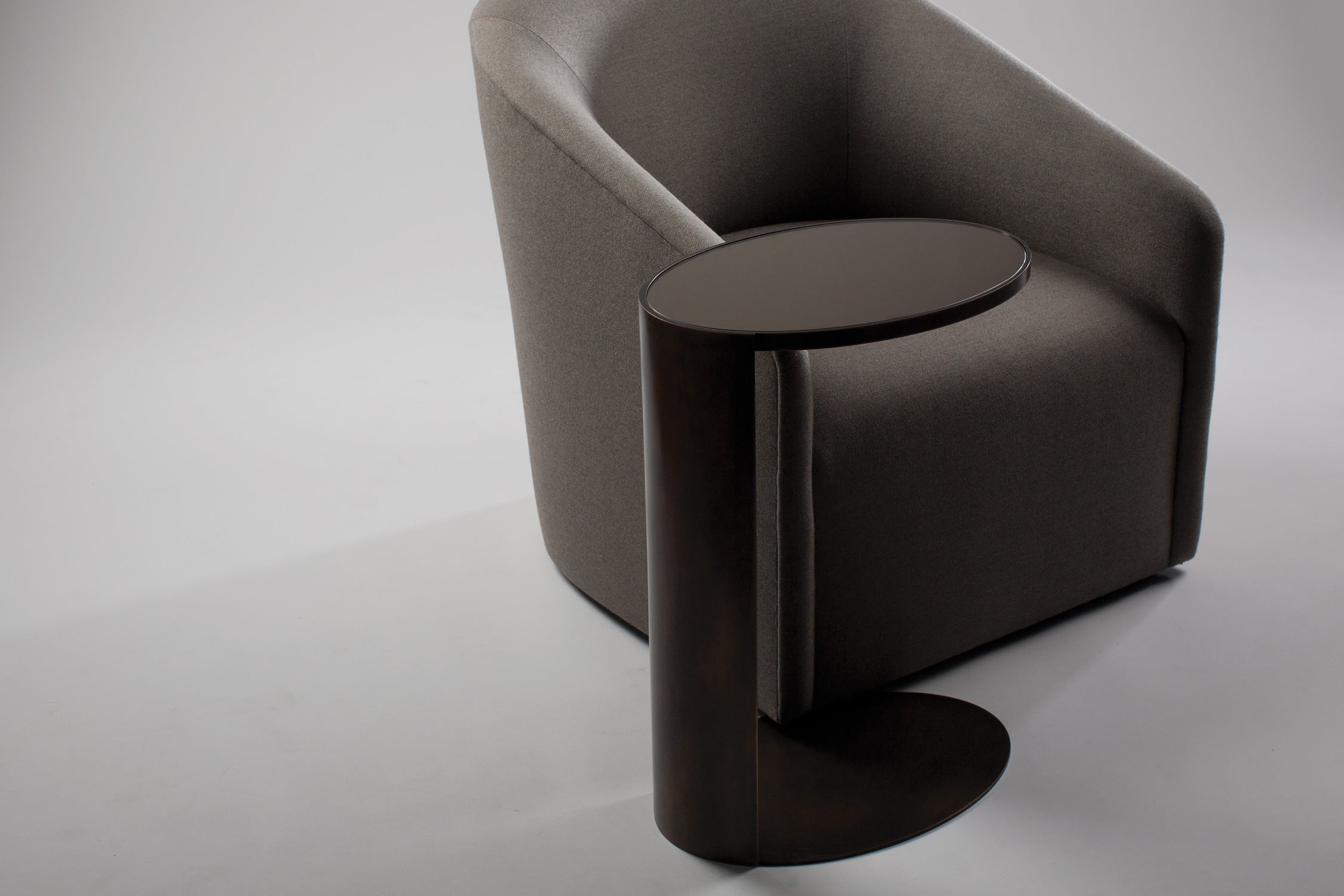 Ovale Side Table