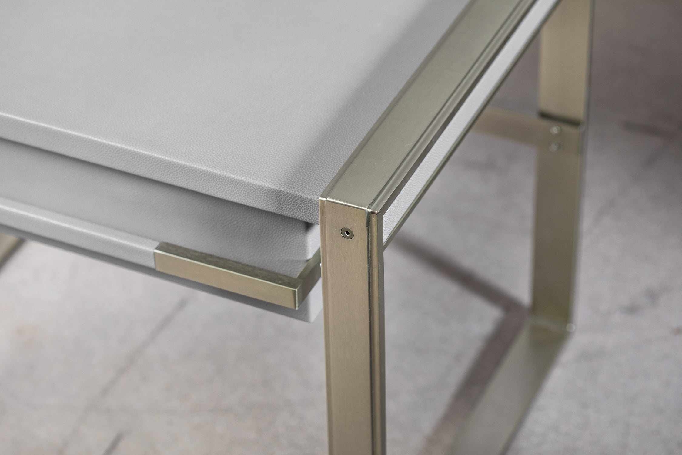 Bagagli Side Table